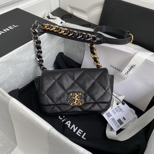 人気【CHANEL】CHANEL19 ウェストバッグ ★ラムスキン (59690924)