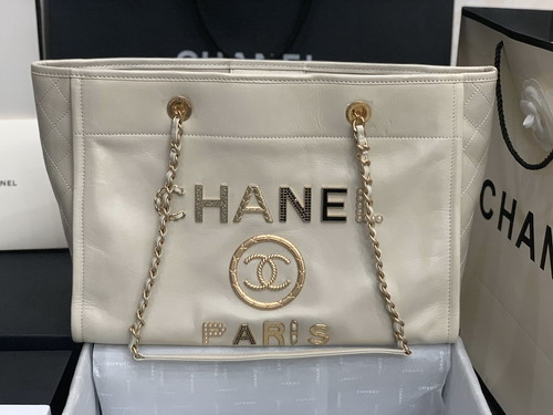 新作大人気☆現地特価！CHANEL バッグ A67001白