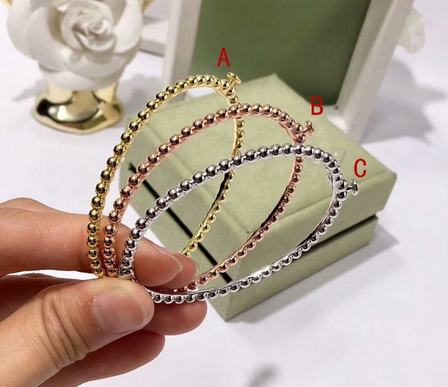 VanCleef&Arpel 腕輪&ブレスレットVCSZ011