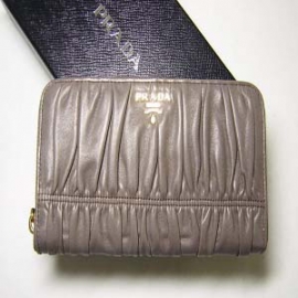 財布 コピー プラダ N級品 ナッパゴーフル　ラウンドファスナー長財布（アルジッラ）1M0506