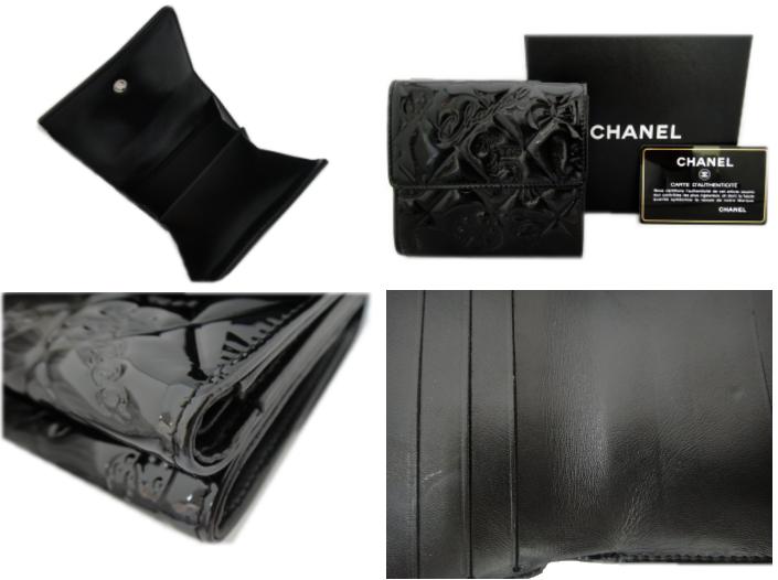 (CHANEL)シャネル コピー 財布 新作 激安 シンボルチャームWホック二つ折財布 黒 エナメルレザー A37152