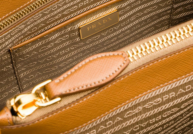 2013年春夏新作プラダコピー バッグ SAFFIANO LUX ハンドバッグ CARAMEL BN2402