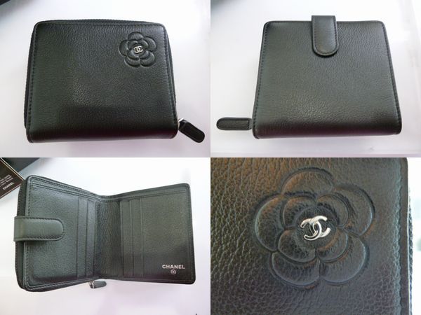 シャネル コピー 2つ折財布カメリア型押し ジップ小銭ブラック A47002