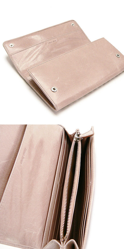 ミュウミュウコピー財布 二つ折りフラップスタッズ ビジュー レザー ピンクベージュ 5M1109